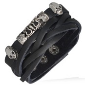 Lederarmband mit Metall-Totenkopf-Design.