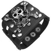 Armband mit Totenkopf und Leder.