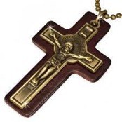 Lederhalsband mit Kreuz auf Leder.