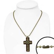 Lederhalsband mit Kreuz auf Leder.