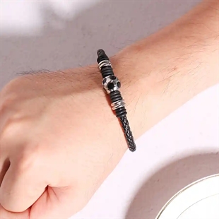 Fußballarmband aus schwarzem Leder mit Edelstahlkugel – Herrenschmuck für Fußballfans
