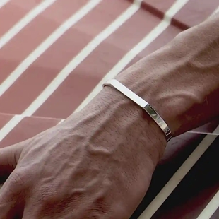 Minimalistisches Bangle Herrenarmband in PVD-beschichtetem 18K