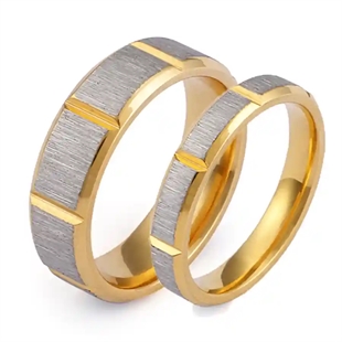 Aurelius – Vergoldeter Stahlring mit matter Oberfläche