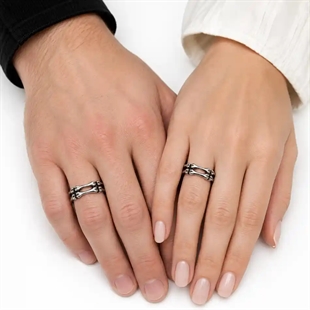 Partnerringe aus Edelstahl mit Bone Design