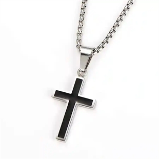 Nordic Faith – Kreuzkette aus poliertem Stahl