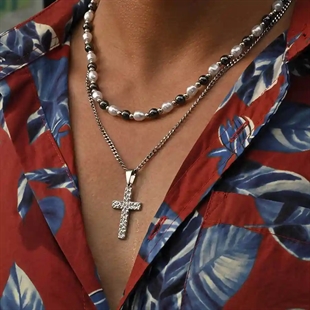 Herren-Halskette aus Edelstahl mit hammered Kreuzanhänger – Hammered Steel Cross.