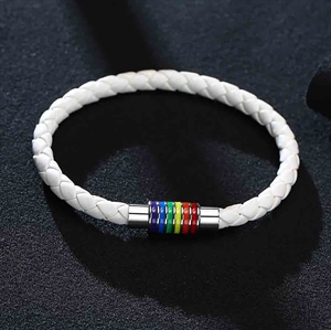 Weißes Pride-Armband in Regenbogenfarben