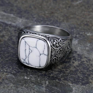 Ring im weißen Kubal-Design aus Edelstahl und weißem Stein.