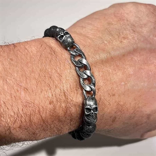 Armbänder Perlen lava skull