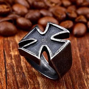 Iron Cross Herrenring aus schwarz lackiertem Stahl