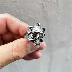 Böser Biker-Ring mit Totenkopfgesicht