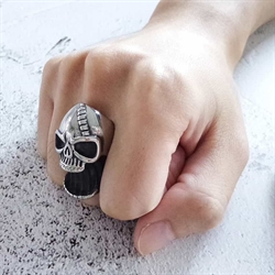 Biker Ring "Bieröffner" aus Edelstahl.