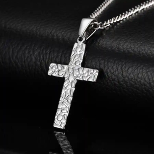 Herren-Halskette aus Edelstahl mit hammered Kreuzanhänger – Hammered Steel Cross.