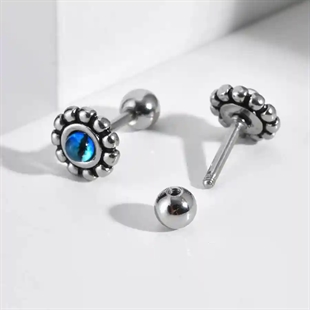 Ohrstecker für Herren aus Edelstahl mit blauem Mittelstein – Blue Nova Stud (einzeln verkauft).