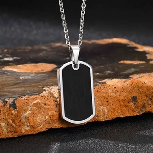 Dog Tag Halskette für Männer aus rostfreiem Stahl mit schwarzer Platte – 60 cm